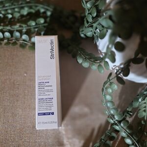 StriVectin Advanced Hydration Lactic Acid Retexturizing Serum - White